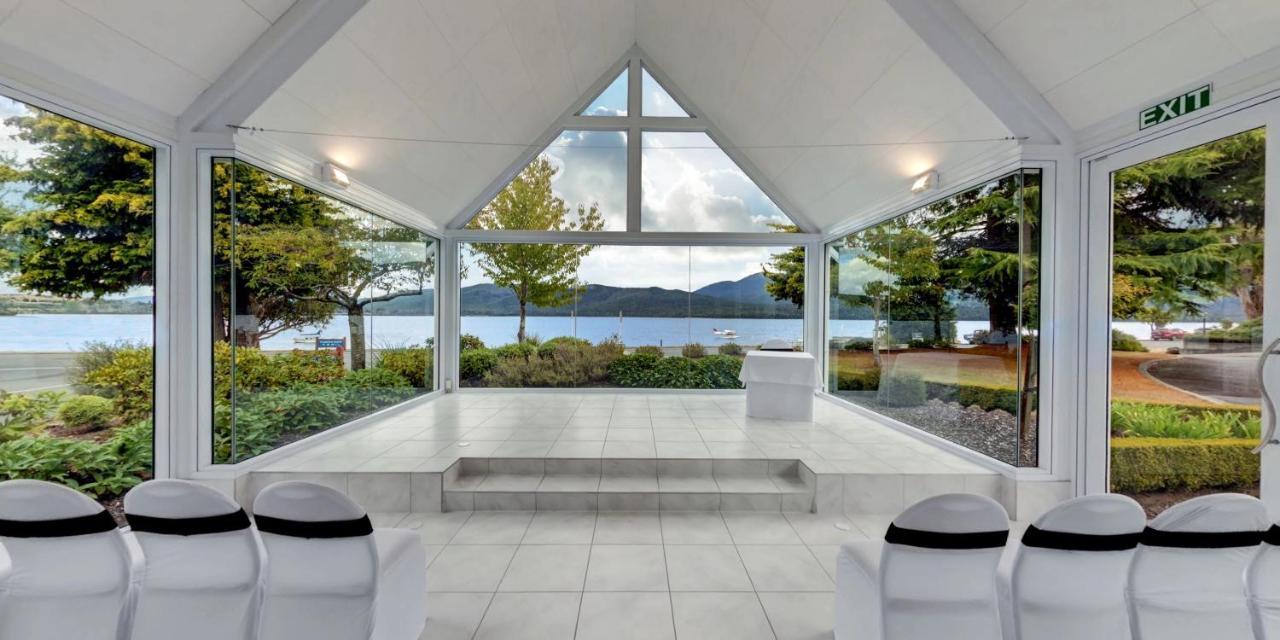 Distinction Te Anau Hotel & Villas Exterior photo